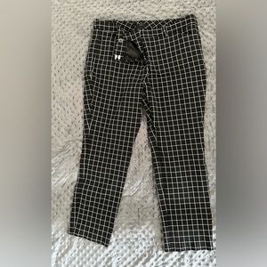 Career crop pants! Stretchy and comfortable!